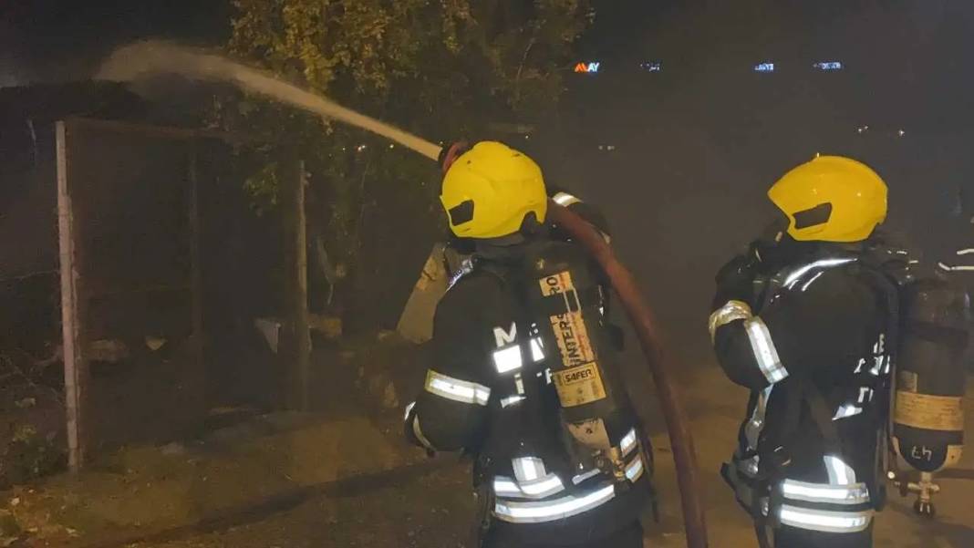 Mersin’de Petrol İstasyonunun Yanı Başında Yangın Paniği! 3